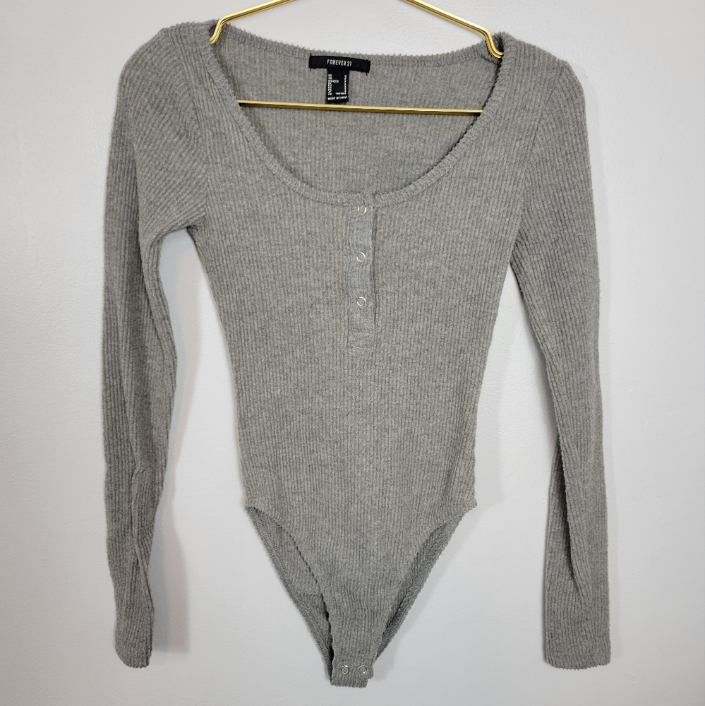 Small Forever 21 Gray Ribbed Button Bodysuit